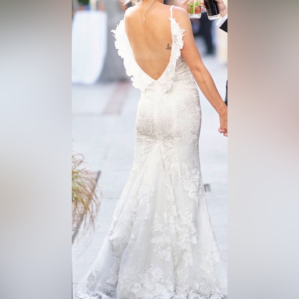 Lovely bride wedding dress